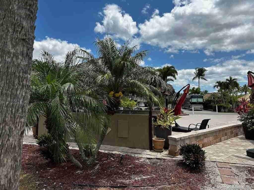 441 NW Sandtrap Lane