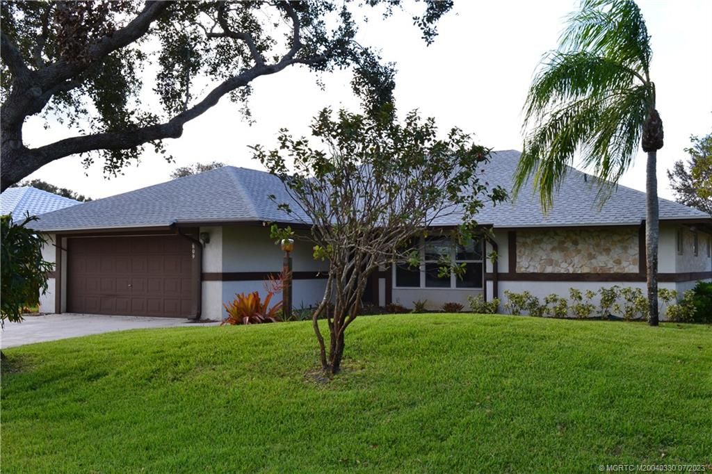 Photo of 4809 SE Hanson Circle, Stuart, FL 34997 (MLS # M20040330)