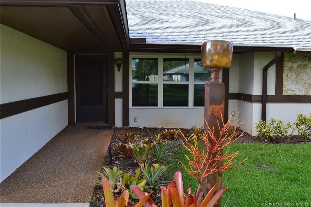 Photo of 4809 SE Hanson Circle, Stuart, FL 34997 (MLS # M20040330)