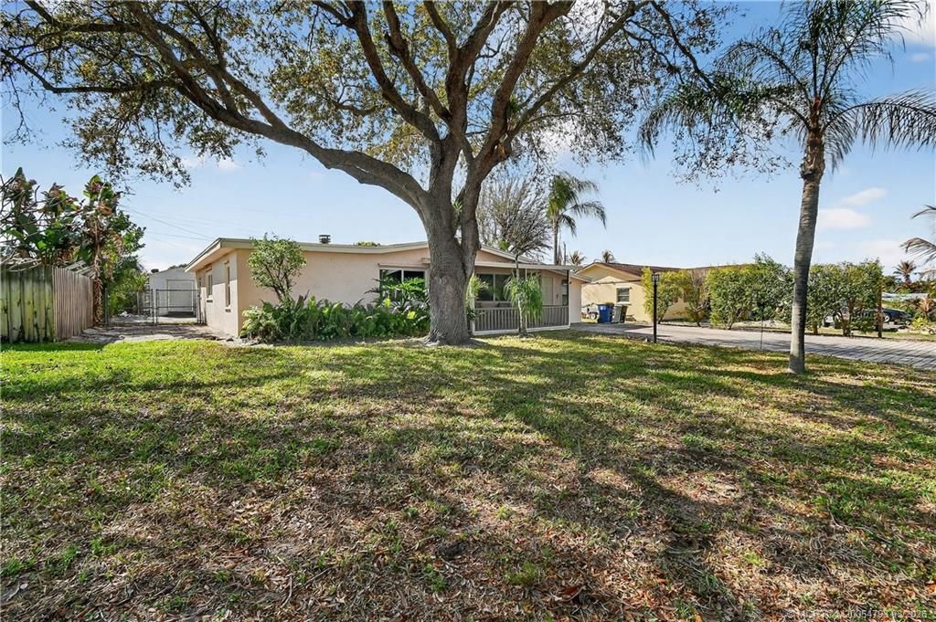 Photo of 7408 SE Bruce Terrace, Hobe Sound, FL 33455 (MLS # M20054793)