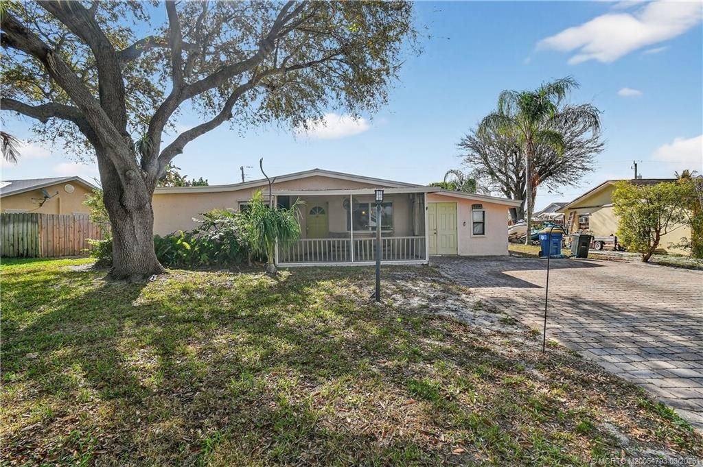 Photo of 7408 SE Bruce Terrace, Hobe Sound, FL 33455 (MLS # M20054793)