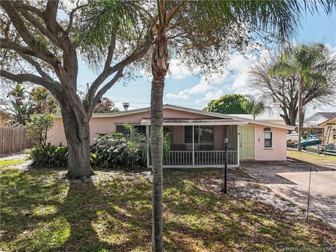 Photo of 7408 SE Bruce Terrace, Hobe Sound, FL 33455 (MLS # M20054793)