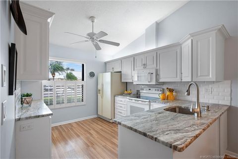 Homes For Sale - 7624 SE Sugar Sand Circle<br/> Hobe Sound, FL 33455