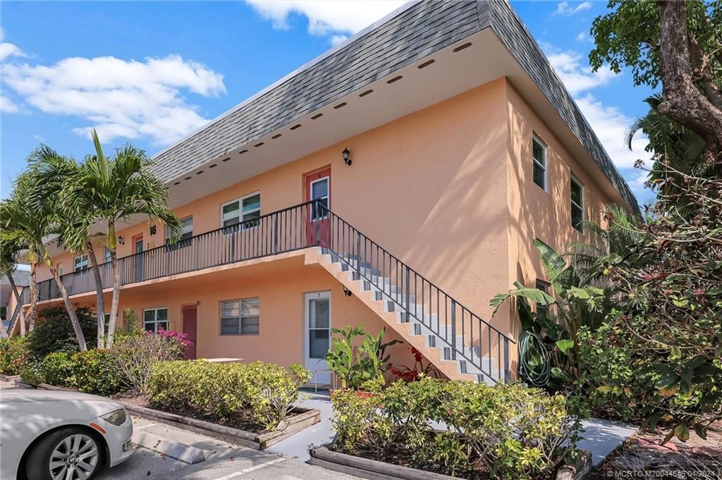 Photo of 2950 SE Ocean Boulevard #18-6, Stuart, FL 34996 (MLS # M20044546)