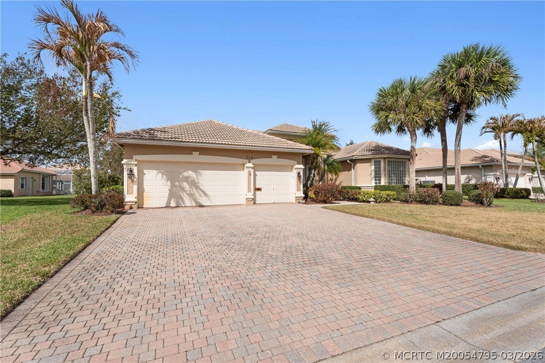 758 SW Blue Stem Way