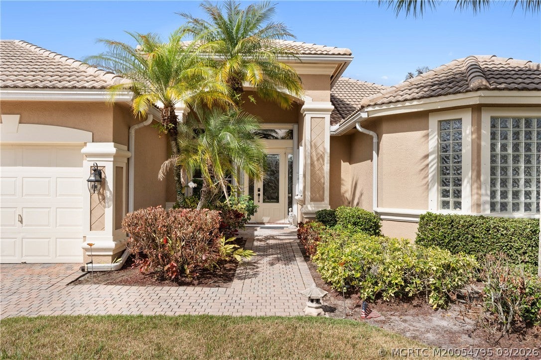 758 SW Blue Stem Way