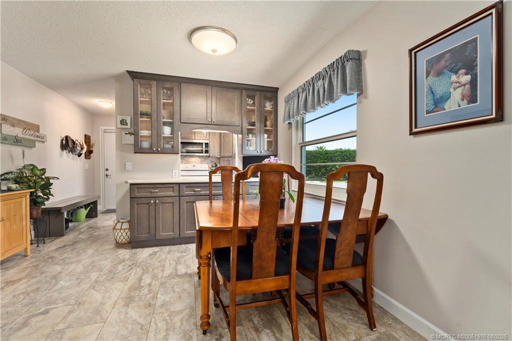 Stuart, Florida 34996, United States, 2 Bedrooms Bedrooms, ,2 BathroomsBathrooms,Residential,Active,200778