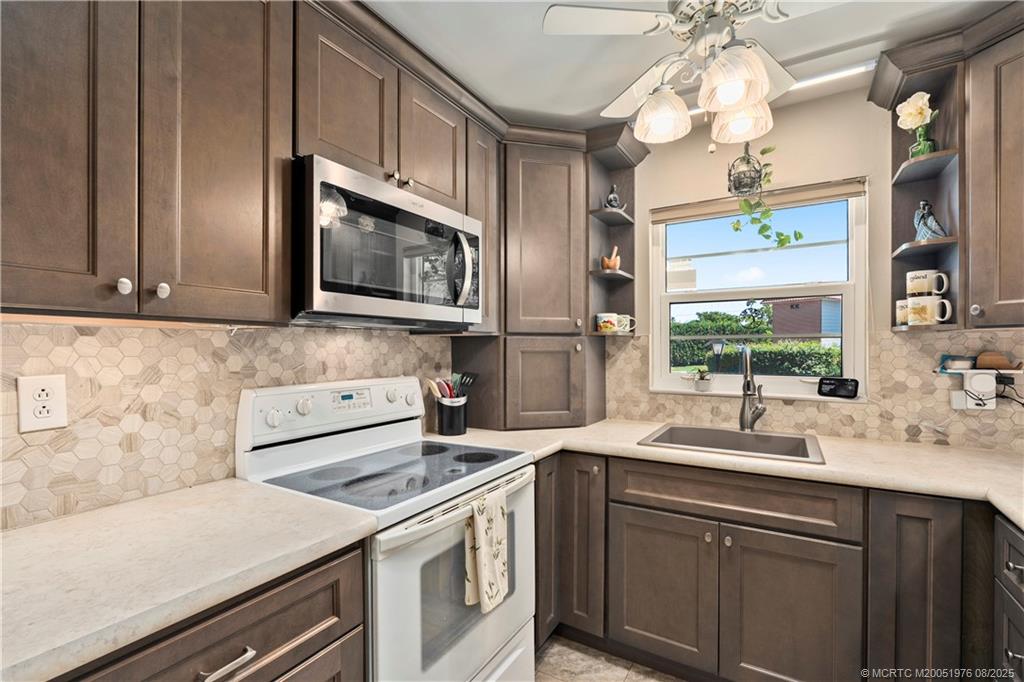 Stuart, Florida 34996, United States, 2 Bedrooms Bedrooms, ,2 BathroomsBathrooms,Residential,Active,200778