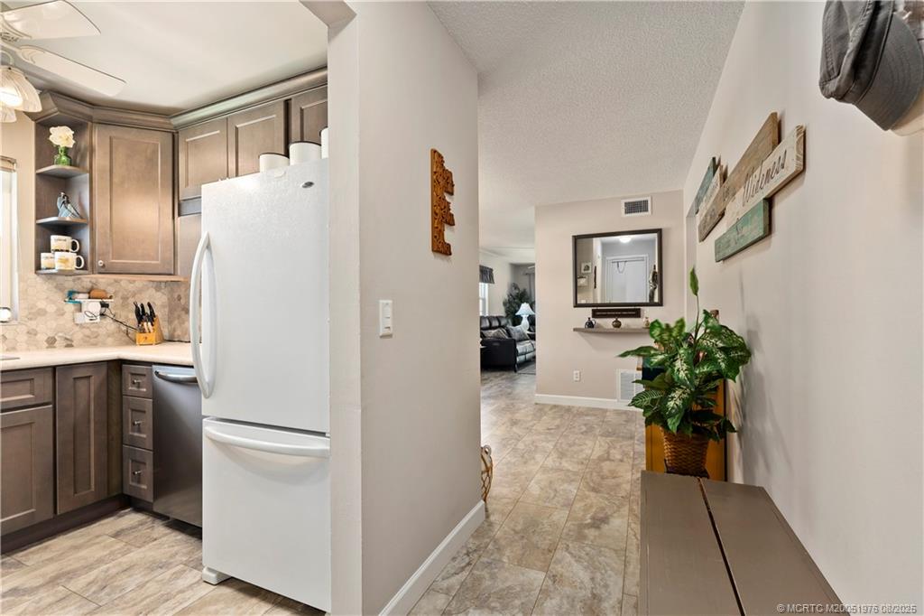 Stuart, Florida 34996, United States, 2 Bedrooms Bedrooms, ,2 BathroomsBathrooms,Residential,Active,200778