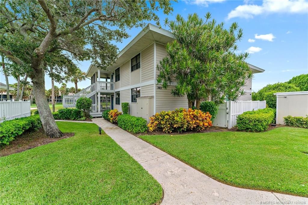 Photo of 303 NE Golfview Circle, Stuart, FL 34996 (MLS # M20053477)