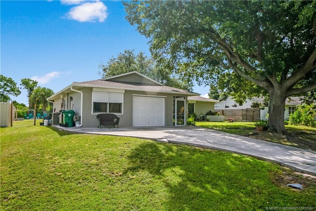 Photo of 350 SW Ridgecrest Drive, Port Saint Lucie, FL 34953 (MLS # M20045877)