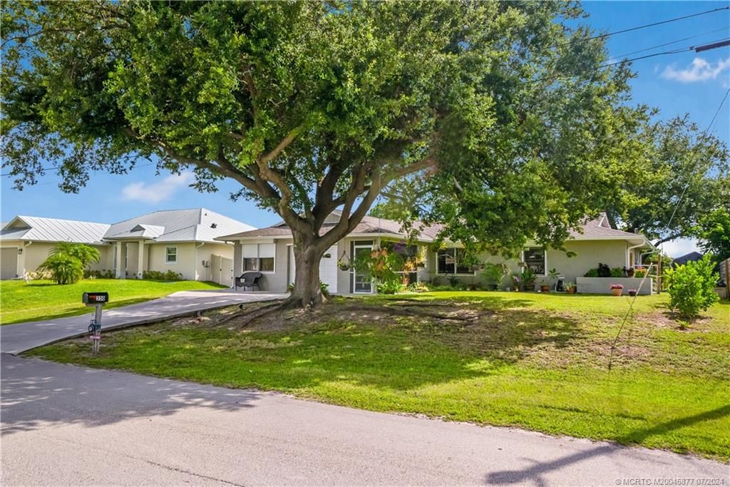 Photo of 350 SW Ridgecrest Drive, Port Saint Lucie, FL 34953 (MLS # M20045877)