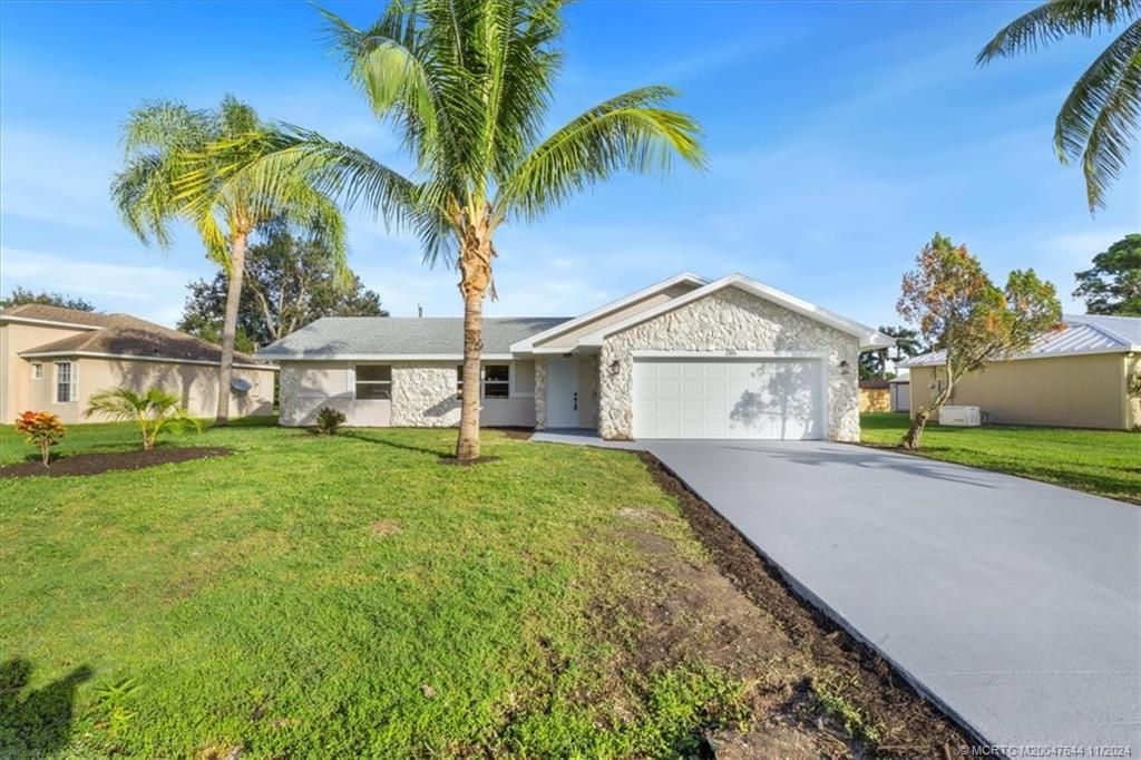 Photo of 2185 SE Holland Street, Port Saint Lucie, FL 34953 (MLS # M20047644)