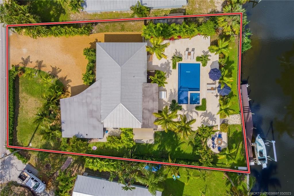 Photo of 809 SE Krueger Parkway, Stuart, FL 34996 (MLS # M20038597)