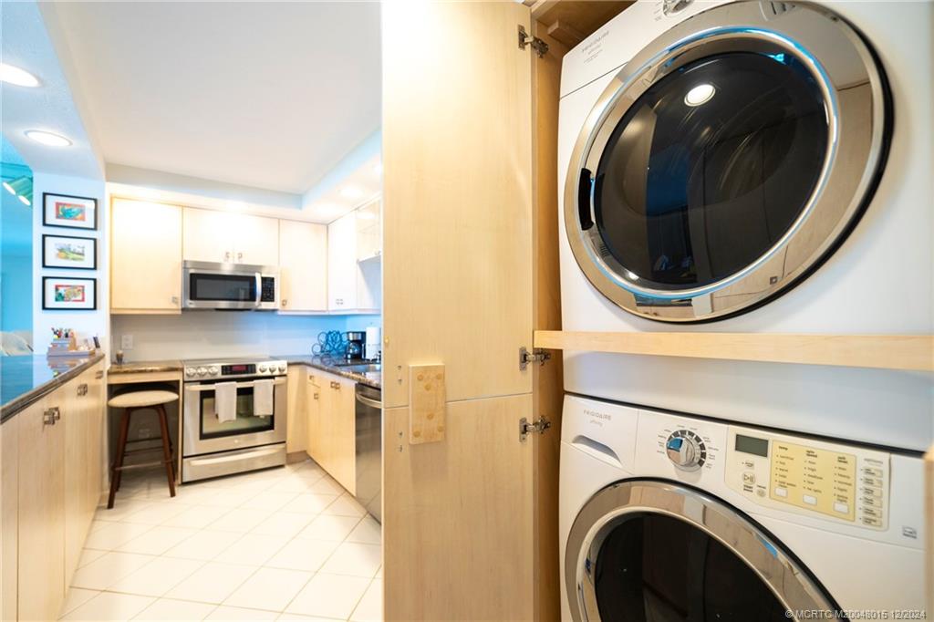 Stuart, Florida 34996, United States, 2 Bedrooms Bedrooms, ,2 BathroomsBathrooms,Residential,Active,27303