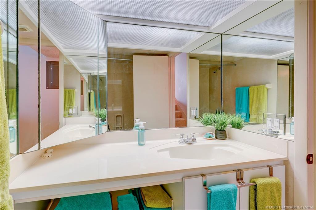 Stuart, Florida 34996, United States, 2 Bedrooms Bedrooms, ,2 BathroomsBathrooms,Residential,Active,27303