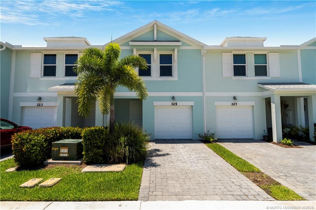 Photo of 325 SE Halifax Lane, Stuart, FL 34994 (MLS # M20056029)