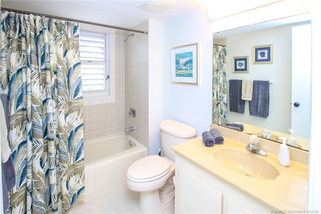 Stuart, Florida 34996, United States, 2 Bedrooms Bedrooms, ,2 BathroomsBathrooms,Residential,Pending,16464