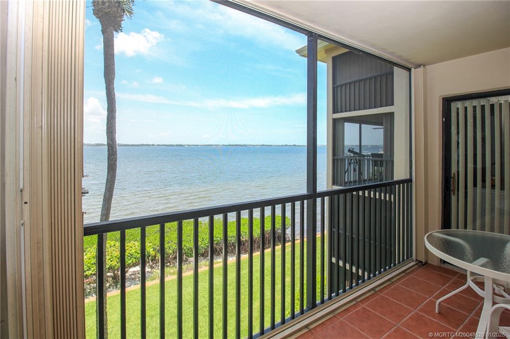 Stuart, Florida 34996, United States, 2 Bedrooms Bedrooms, ,2 BathroomsBathrooms,Residential,Pending,16464