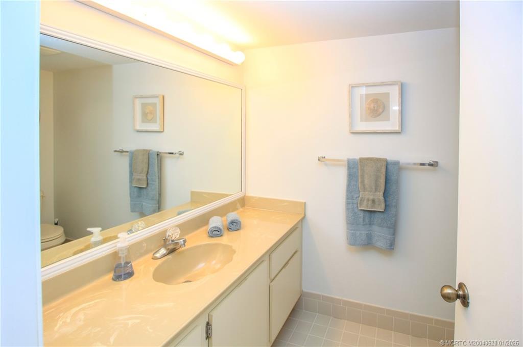 Stuart, Florida 34996, United States, 2 Bedrooms Bedrooms, ,2 BathroomsBathrooms,Residential,Pending,16464