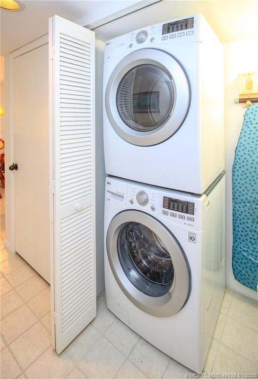 Stuart, Florida 34996, United States, 2 Bedrooms Bedrooms, ,2 BathroomsBathrooms,Residential,Pending,16464