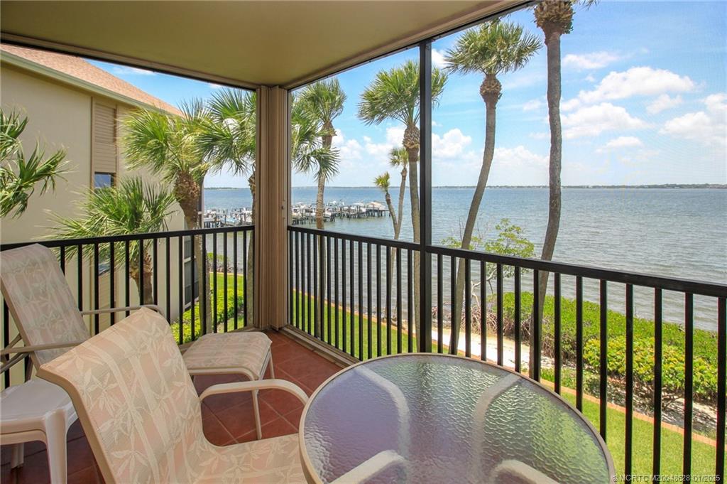 Stuart, Florida 34996, United States, 2 Bedrooms Bedrooms, ,2 BathroomsBathrooms,Residential,Pending,16464