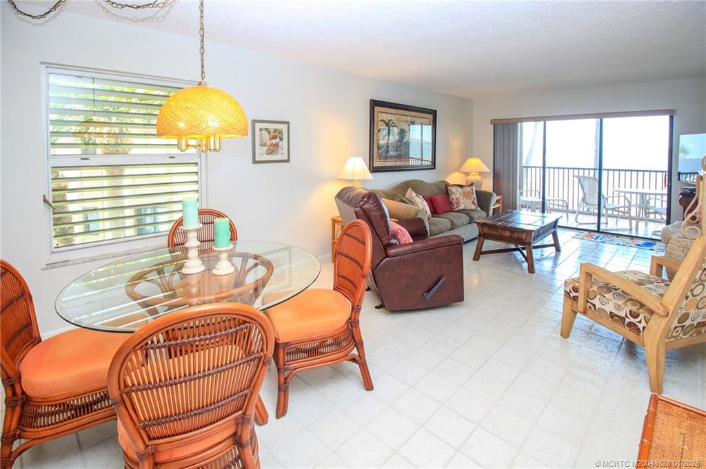 Stuart, Florida 34996, United States, 2 Bedrooms Bedrooms, ,2 BathroomsBathrooms,Residential,Pending,16464