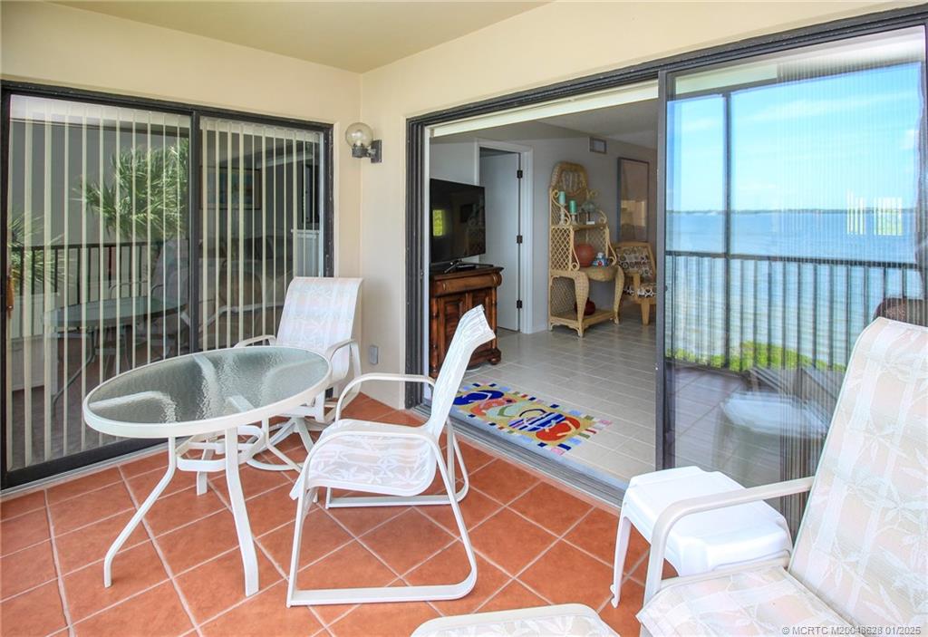 Stuart, Florida 34996, United States, 2 Bedrooms Bedrooms, ,2 BathroomsBathrooms,Residential,Pending,16464