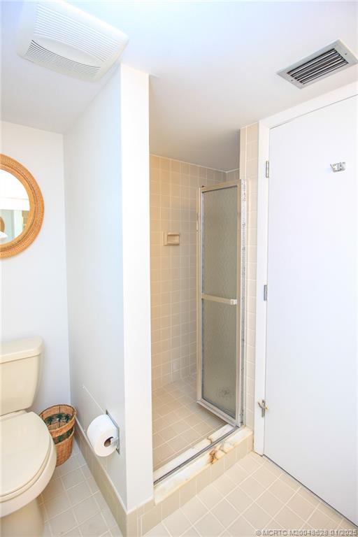 Stuart, Florida 34996, United States, 2 Bedrooms Bedrooms, ,2 BathroomsBathrooms,Residential,Pending,16464