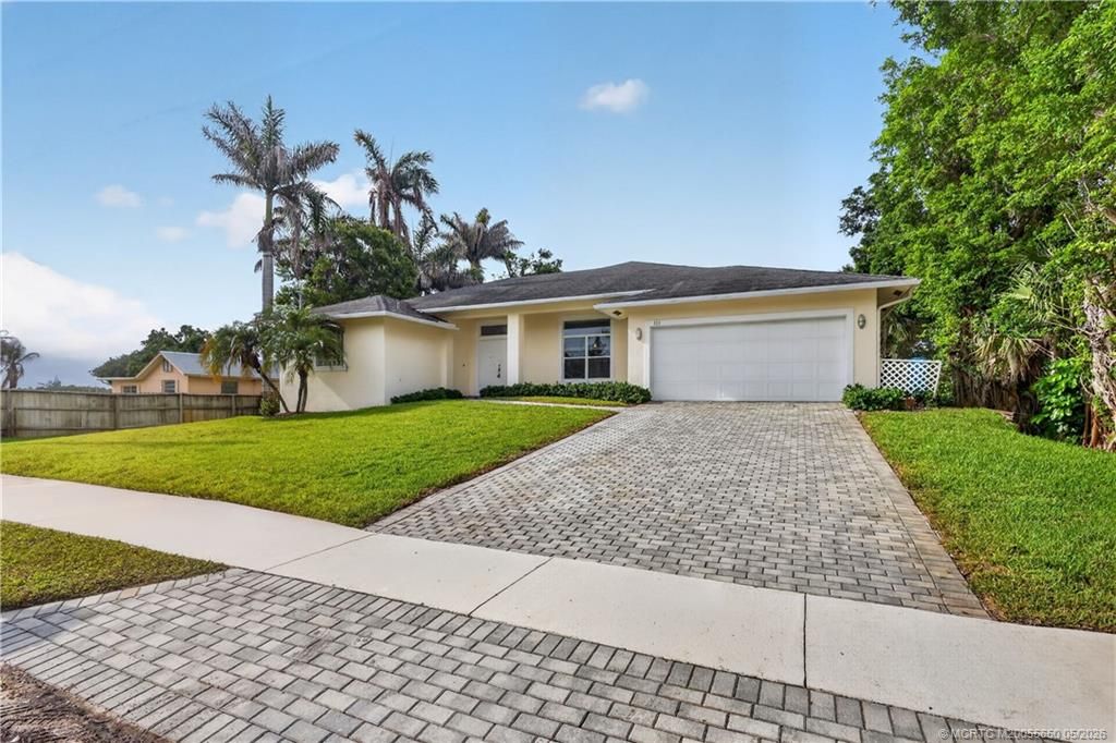 Photo of 814 SW 29th Street, Palm City, FL 34990 (MLS # M20055650)