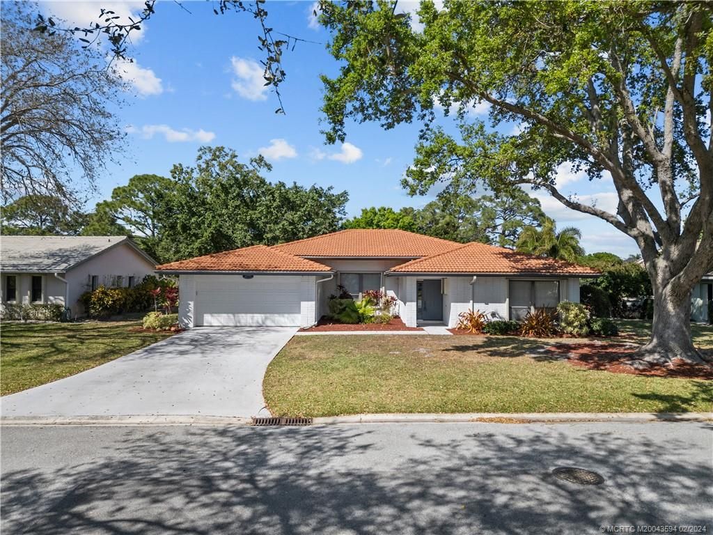Photo of 2098 SW Heronwood Road, Palm City, FL 34990 (MLS # M20043594)