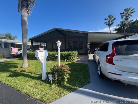 Mobile Home For Sale - 3304 Lake Overlook Place<br/> Palm Beach County, Lantana, FL 33462