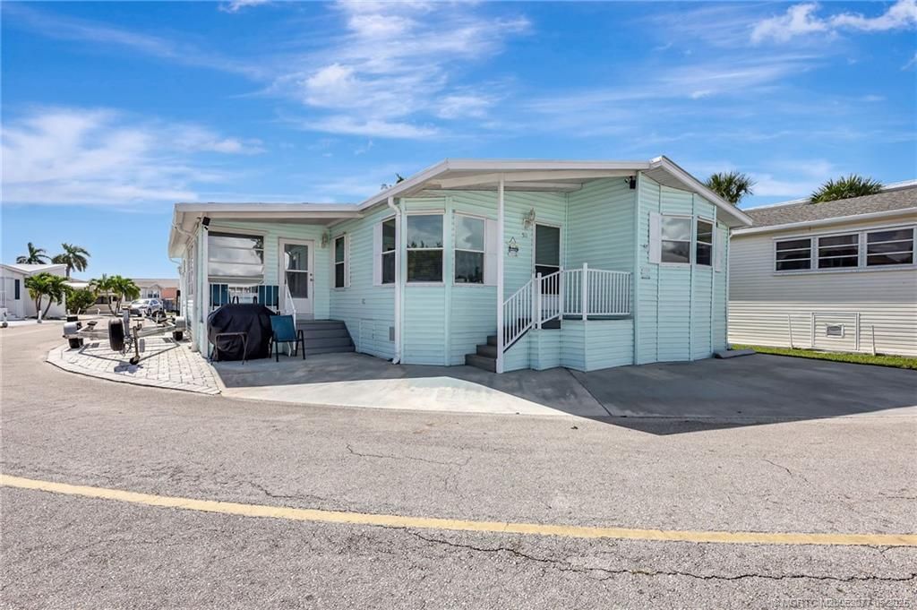 Photo of 511 Nettles Boulevard, Jensen Beach, FL 34957 (MLS # M20052077)