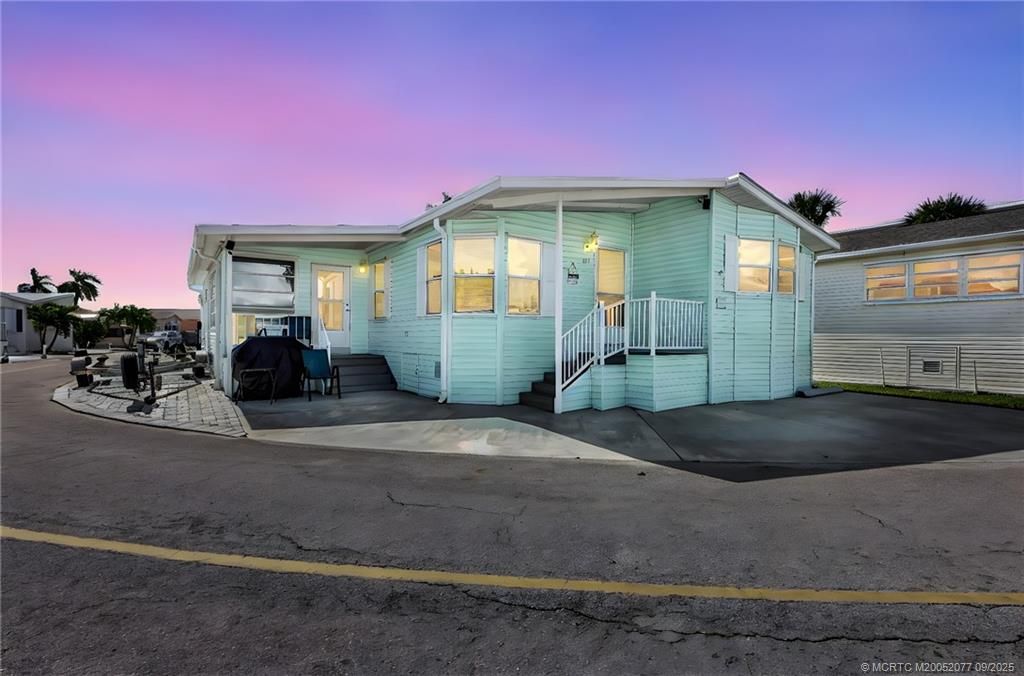 Photo of 511 Nettles Boulevard, Jensen Beach, FL 34957 (MLS # M20052077)