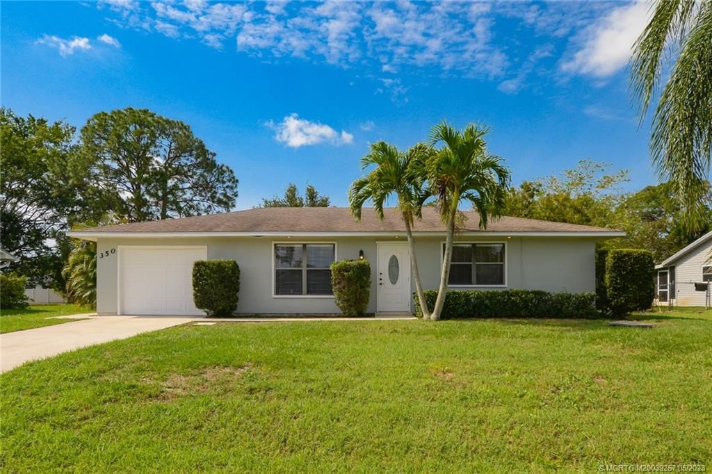 Photo of 350 SE Evans Avenue, Port Saint Lucie, FL 34984 (MLS # M20039257)
