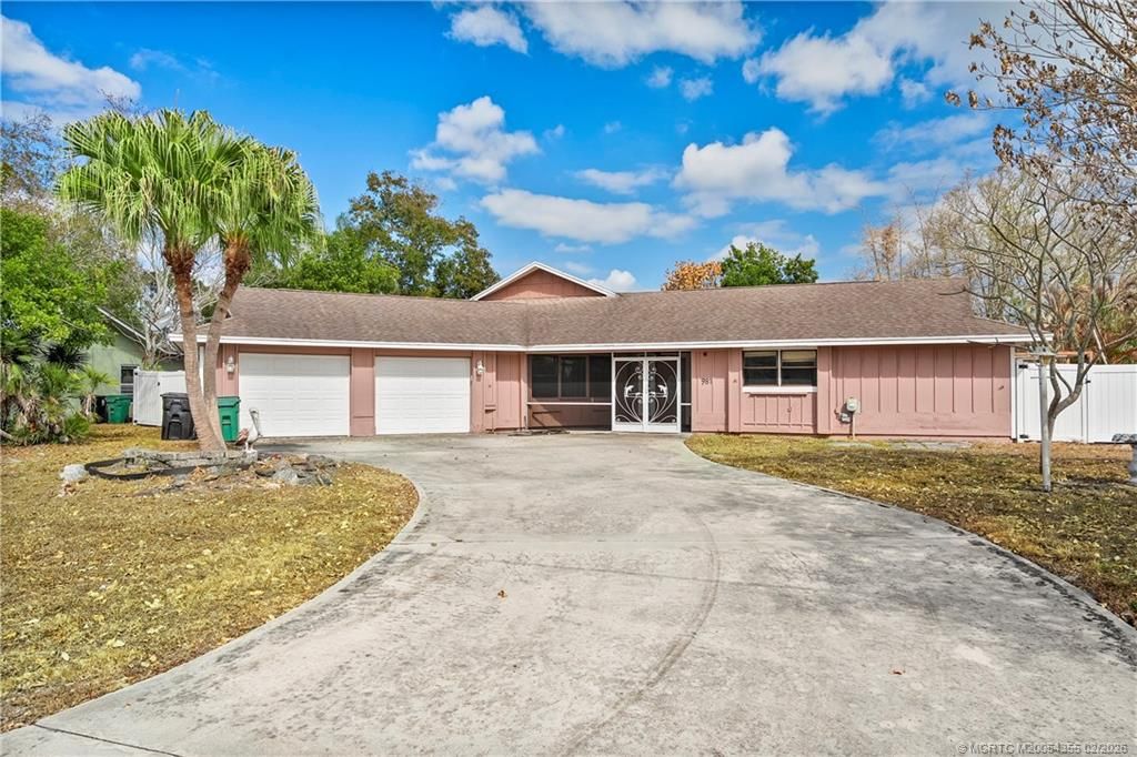 Photo of 981 SE Lansdowne Avenue, Port Saint Lucie, FL 34983 (MLS # M20054355)