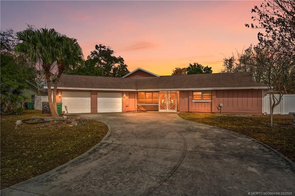 Photo of 981 SE Lansdowne Avenue, Port Saint Lucie, FL 34983 (MLS # M20054355)