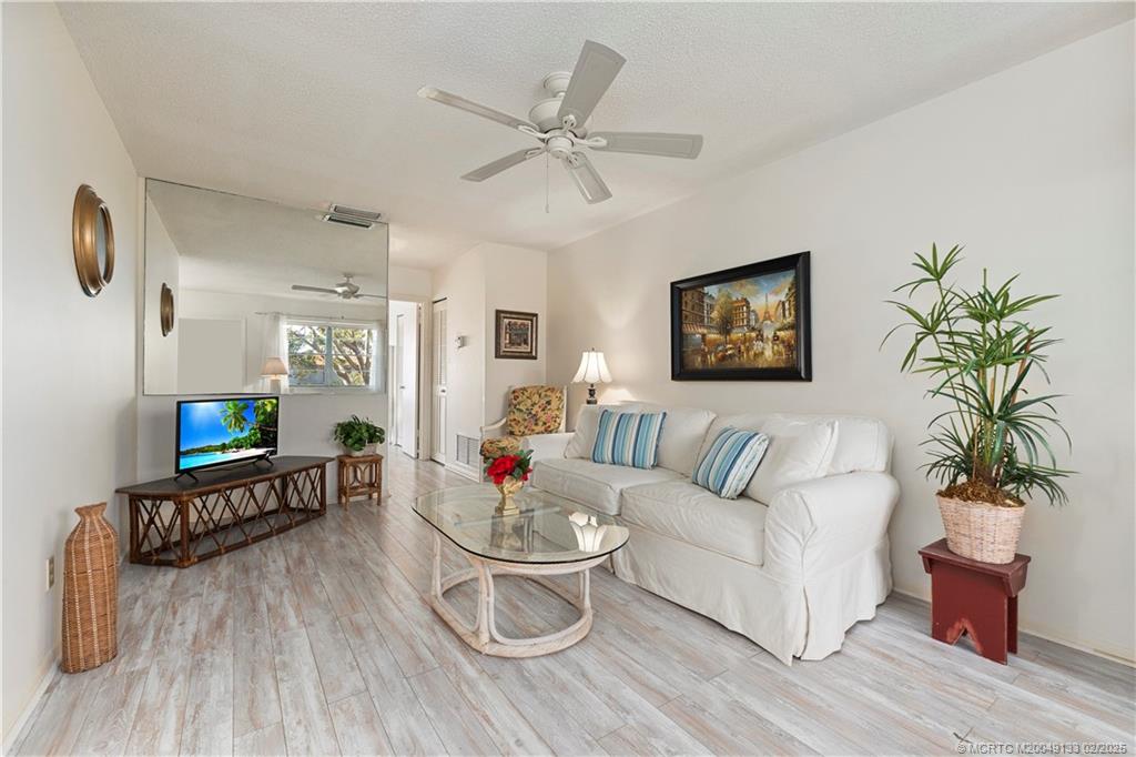 Stuart, Florida 34996, United States, 1 Bedroom Bedrooms, ,2 BathroomsBathrooms,Residential,Pending,2471