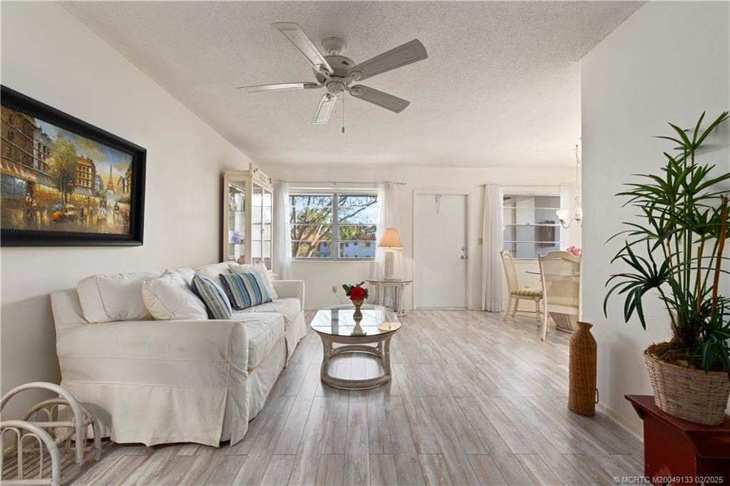 Stuart, Florida 34996, United States, 1 Bedroom Bedrooms, ,2 BathroomsBathrooms,Residential,Pending,2471