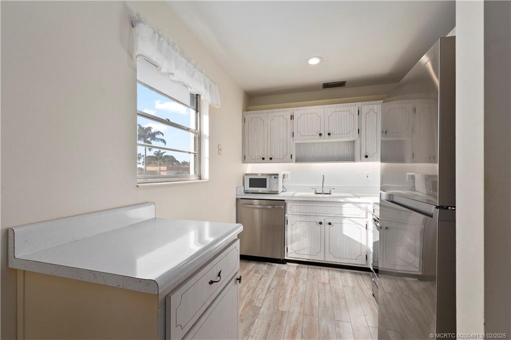 Stuart, Florida 34996, United States, 1 Bedroom Bedrooms, ,2 BathroomsBathrooms,Residential,Pending,2471