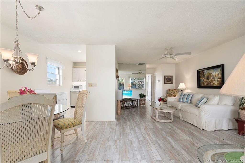 Stuart, Florida 34996, United States, 1 Bedroom Bedrooms, ,2 BathroomsBathrooms,Residential,Pending,2471