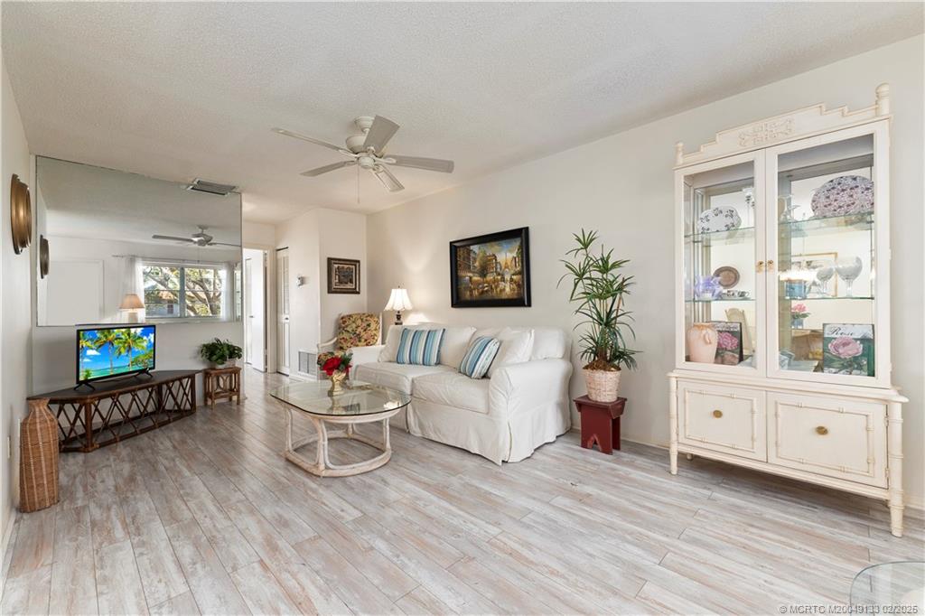 Stuart, Florida 34996, United States, 1 Bedroom Bedrooms, ,2 BathroomsBathrooms,Residential,Pending,2471
