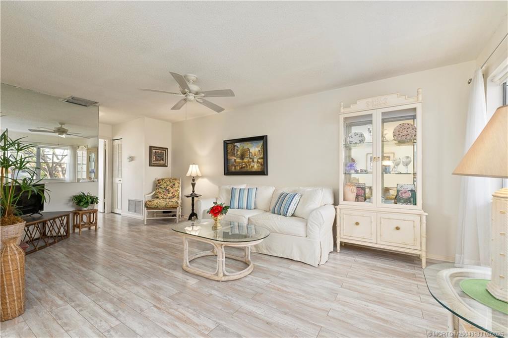 Stuart, Florida 34996, United States, 1 Bedroom Bedrooms, ,2 BathroomsBathrooms,Residential,Pending,2471