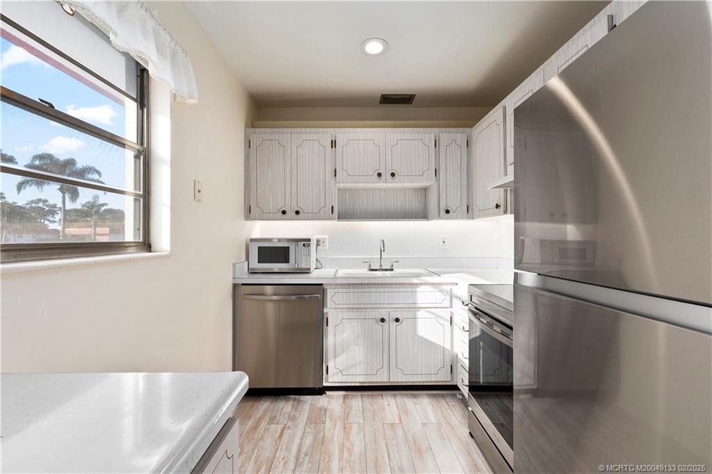 Stuart, Florida 34996, United States, 1 Bedroom Bedrooms, ,2 BathroomsBathrooms,Residential,Pending,2471