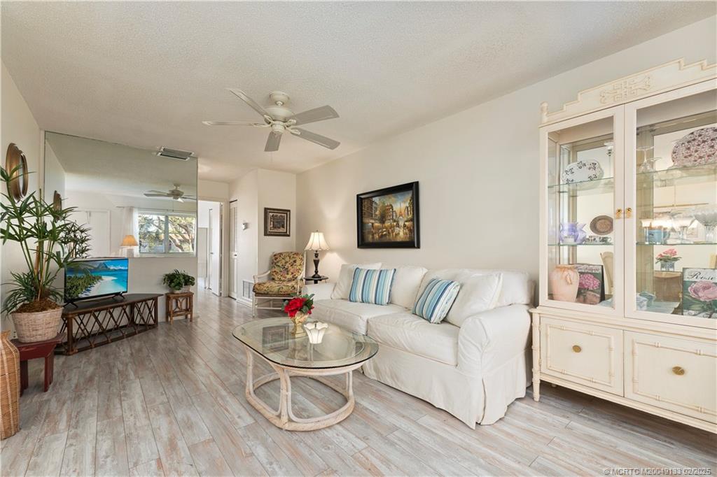 Stuart, Florida 34996, United States, 1 Bedroom Bedrooms, ,2 BathroomsBathrooms,Residential,Pending,2471