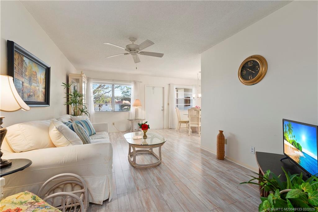 Stuart, Florida 34996, United States, 1 Bedroom Bedrooms, ,2 BathroomsBathrooms,Residential,Pending,2471