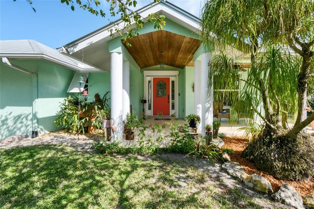 Photo of 12090 SE Vesta Avenue, Hobe Sound, FL 33455 (MLS # M20048932)