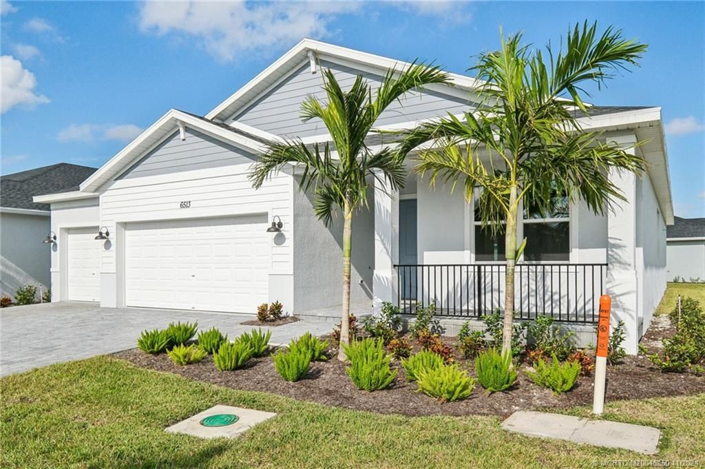 Photo of 6513 NW Cloverdale Avenue, Port Saint Lucie, FL 34987 (MLS # M20046250)