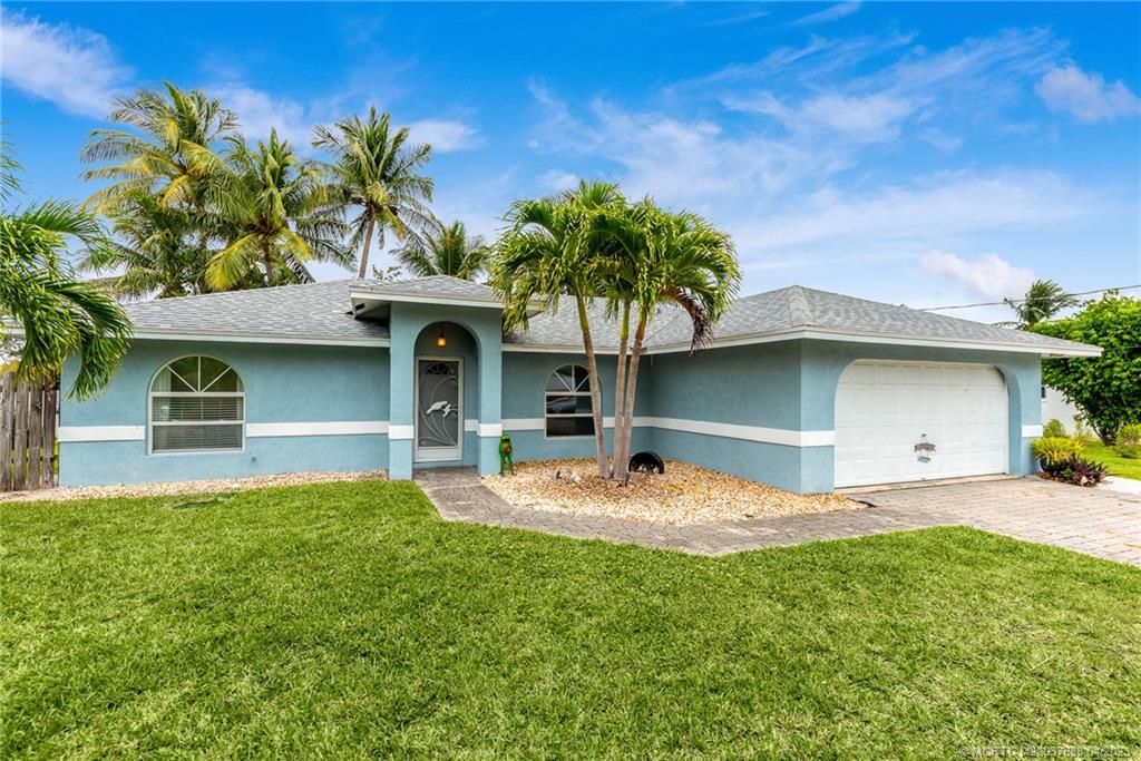 Photo of 4899 SE Horseshoe Point Road, Stuart, FL 34997 (MLS # M20037833)