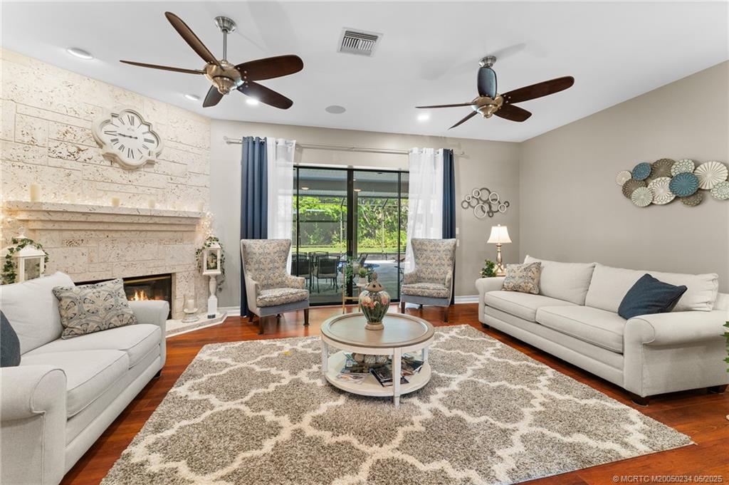 1348 SW Cottonwood Cove